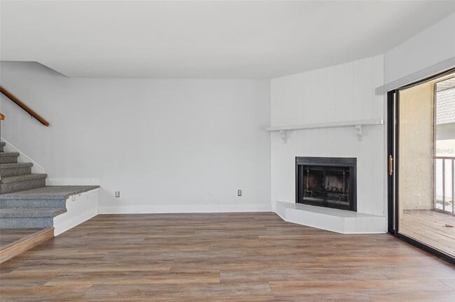 Building Photo - 275 Capri Cir N