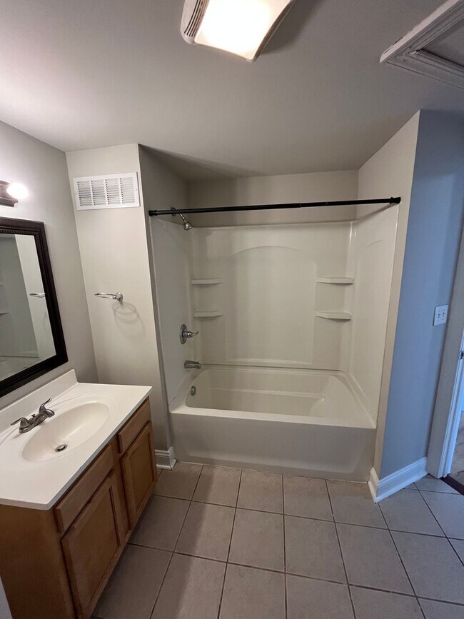 Building Photo - 265 N Queen St