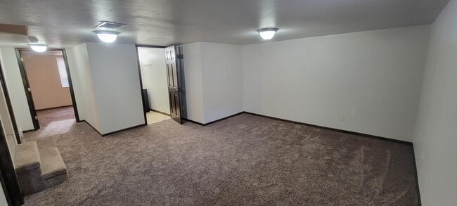 Building Photo - 24 S Pine St