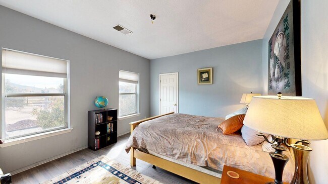 Building Photo - Move in Special Luxury 4 bedroom 4.5 bathr...