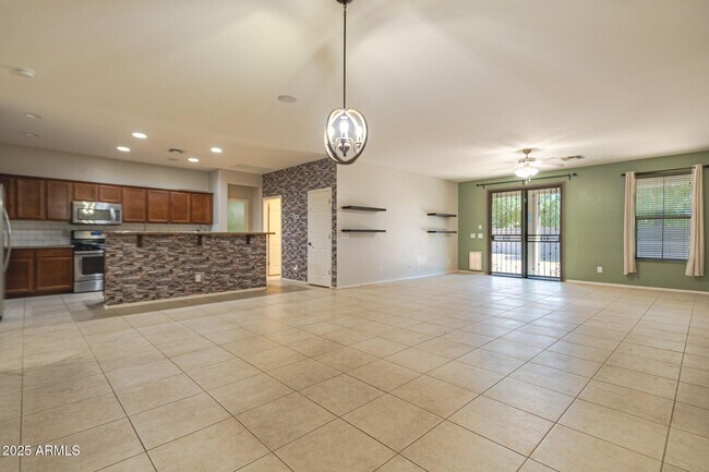 Building Photo - 18433 W Sunnyslope Ln