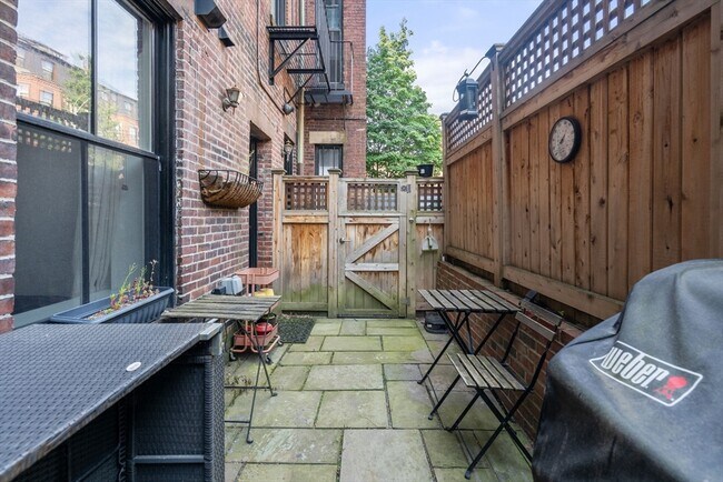 Building Photo - 299 Marlborough St