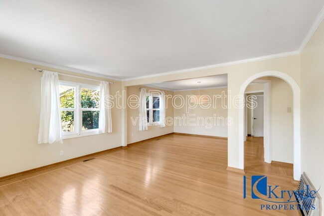 Building Photo - 1322 Wanda St