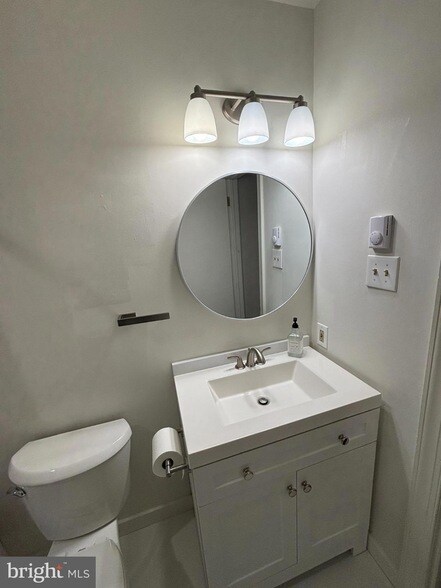 Building Photo - 612 N Shady Retreat Rd