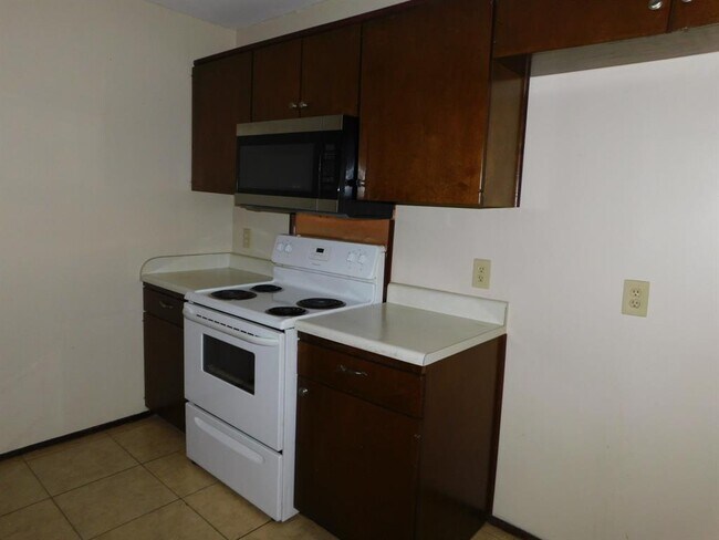 Building Photo - 2513 McGregor Dr