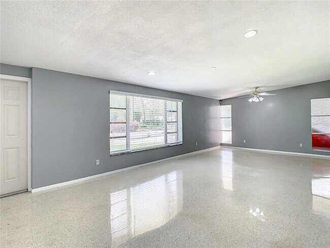 Building Photo - 9999 Lake Georgia Dr