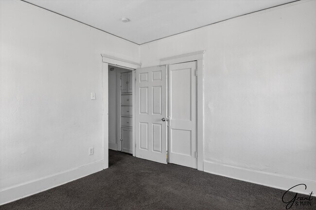 Building Photo - 74-74 Pilgrim St