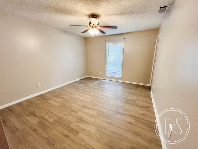 Building Photo - 258 Garden Cir
