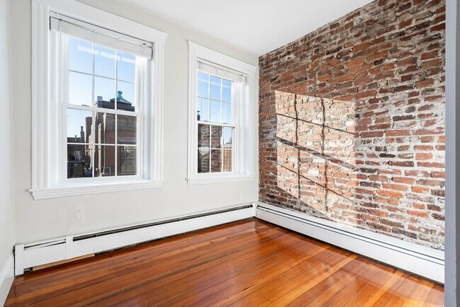 Building Photo - 80 Revere St