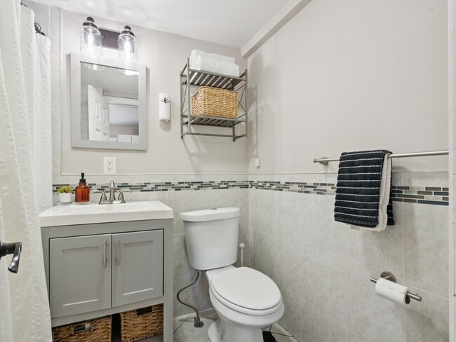 Building Photo - 718 Walnut St.