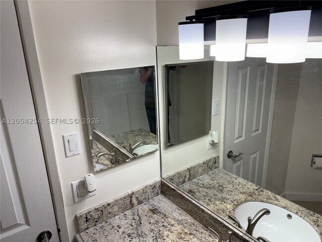 Building Photo - 9711 Fontainebleau Blvd