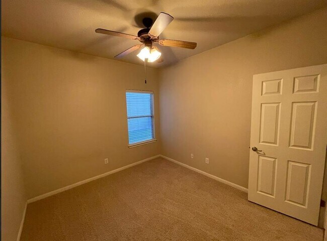 Building Photo - 1118 Boxwood Loop