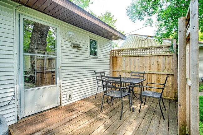 Building Photo - 23 Craig Ave