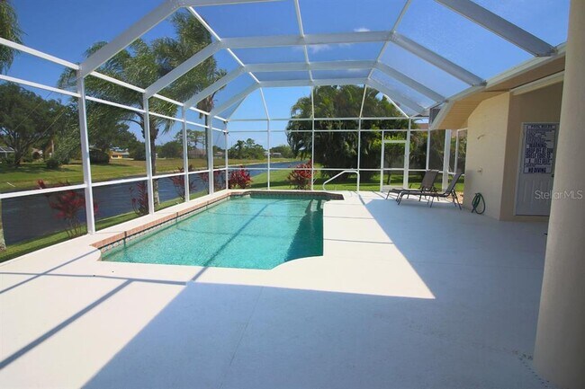 Building Photo - 811 Rotonda Cir
