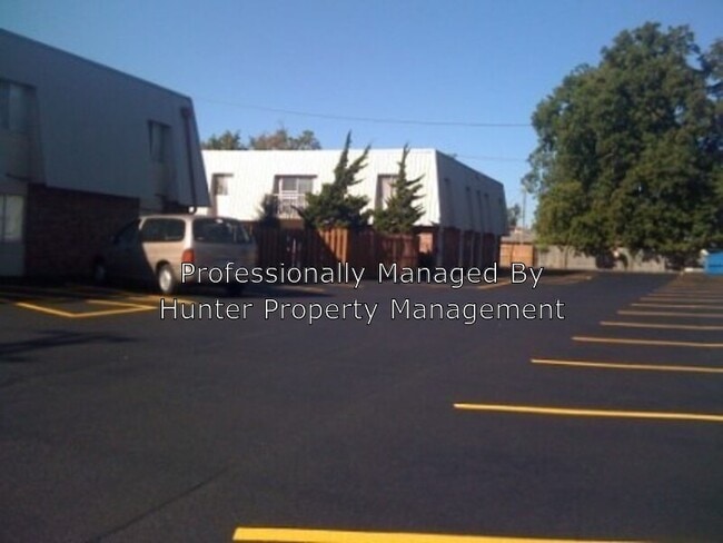 Building Photo - 933 S Wildan Ave