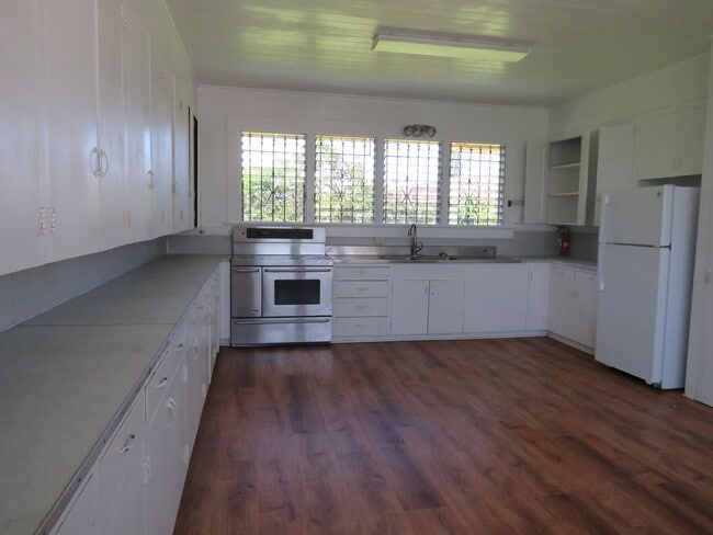 Building Photo - 18 Lono St