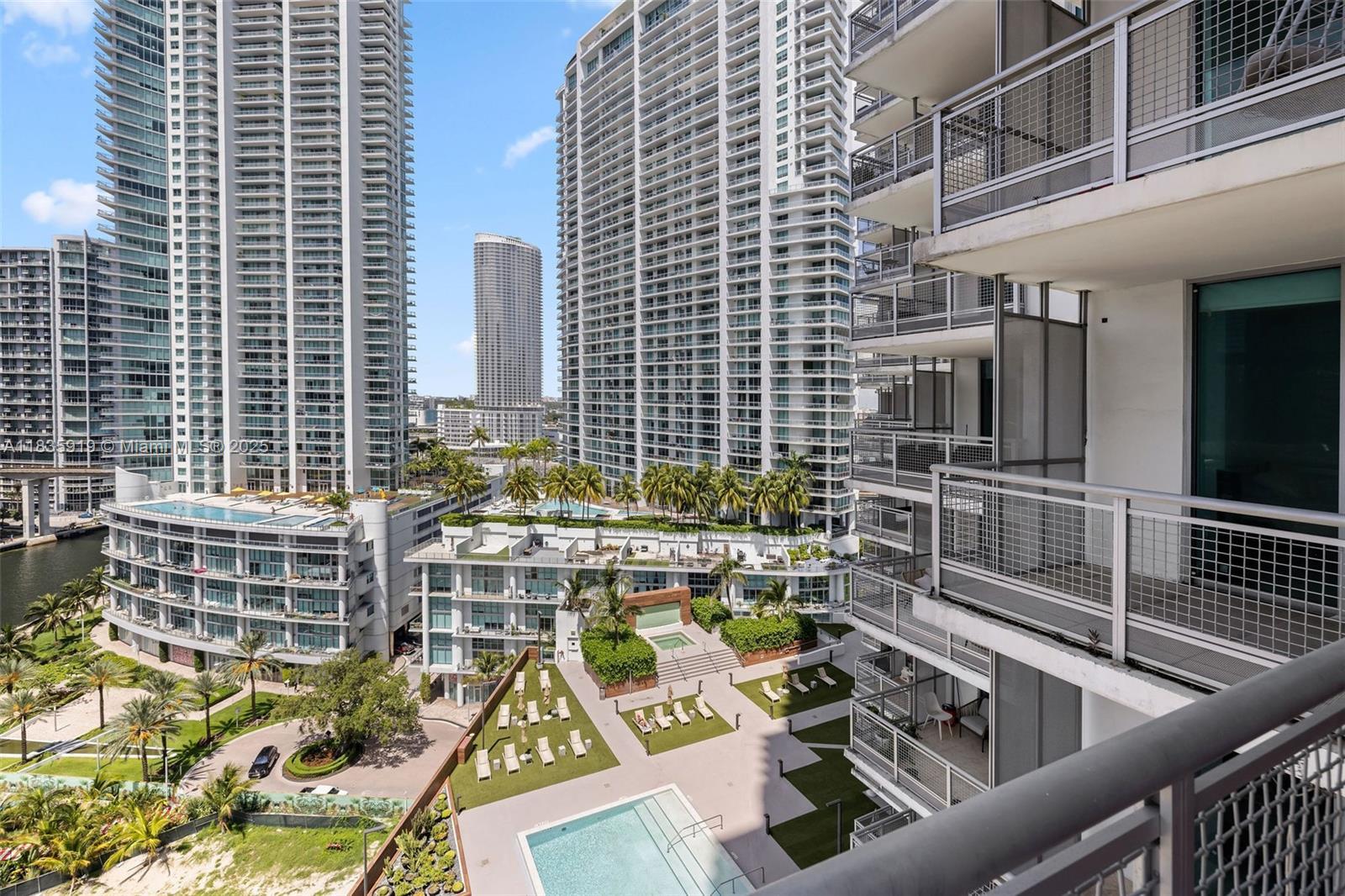 Building Photo - 350 S Miami Ave