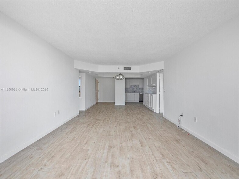 Building Photo - 9341 Collins Ave