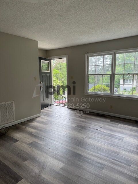 Building Photo - 54 Greenwood Cir
