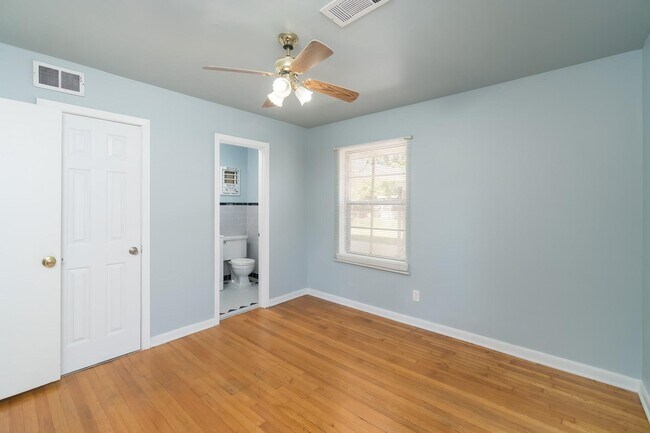 Building Photo - 1706 Colby Dr