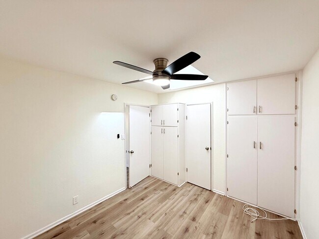 Building Photo - 6200-6202 Muscatel