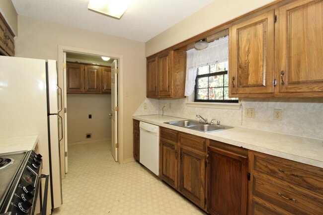 Building Photo - 5822 Gordon Ln