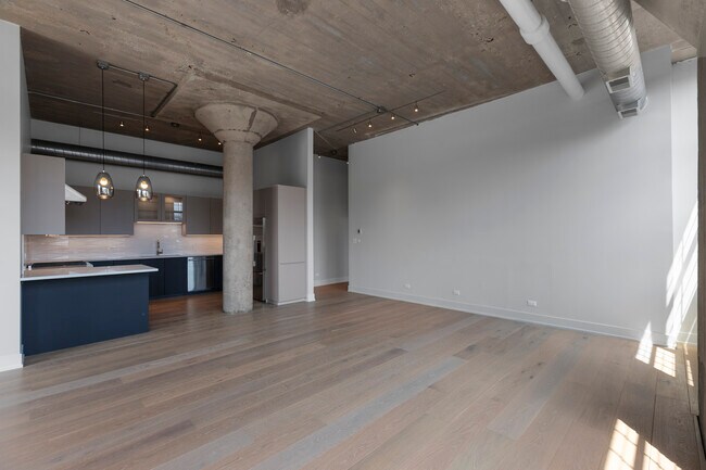 Building Photo - 17 S Loomis St