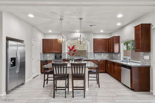 Building Photo - 716 Eros Ct