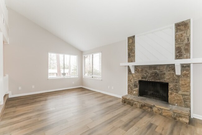 Building Photo - 1817 Laurel Ridge Dr SW