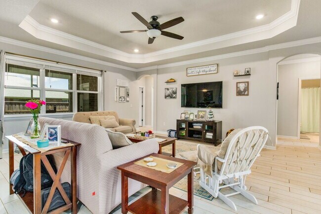 Building Photo - Bright, Beautiful Home in the Highly Desirable Sunrise Gated Community!