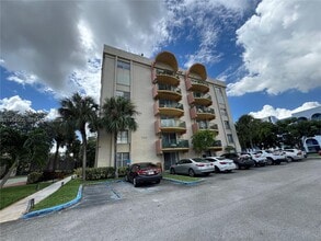Building Photo - 9360 Fontainebleau Blvd
