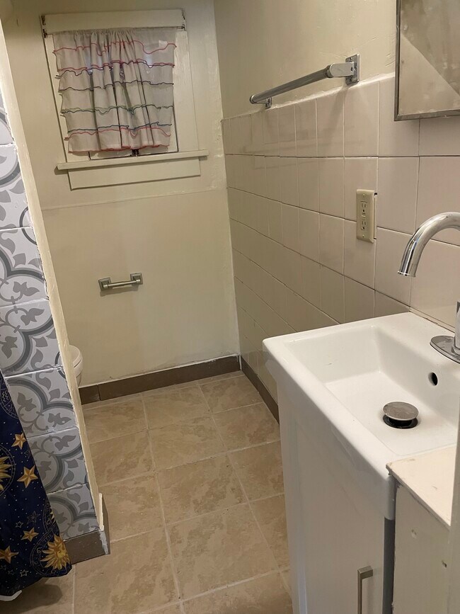 Building Photo - 1319 Jerome St