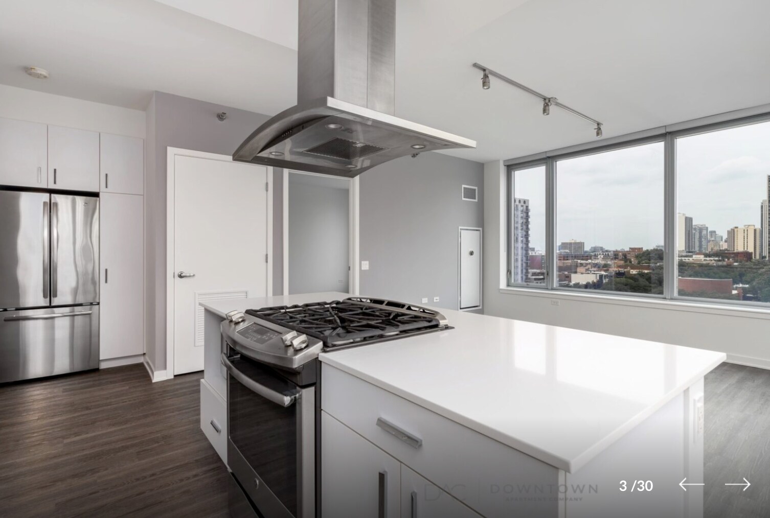 Building Photo - 1212 N La Salle Dr