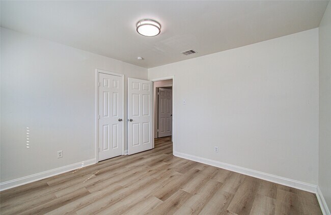 Building Photo - 5926 Ettrick Dr