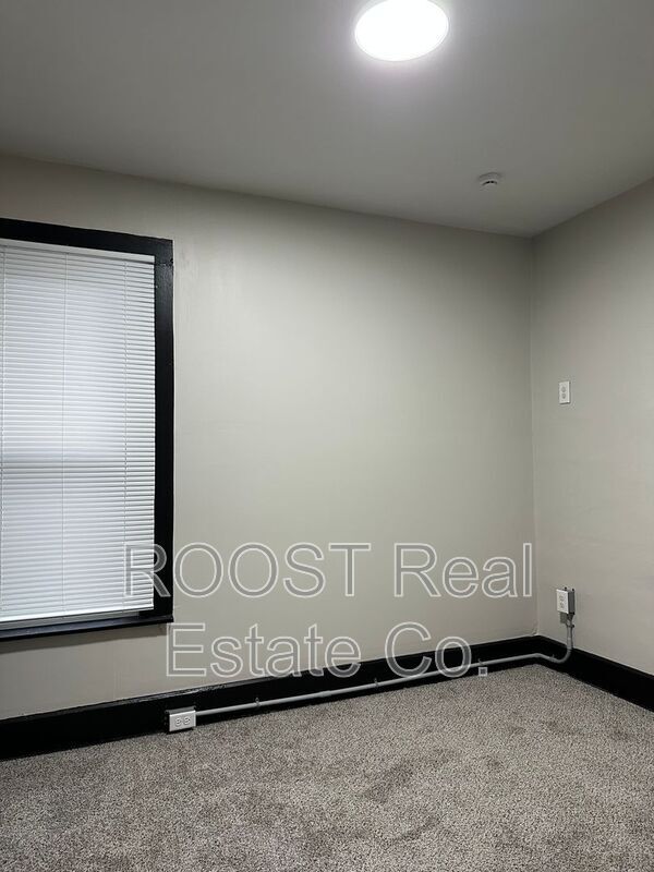 Building Photo - 98-100 N Hague Ave