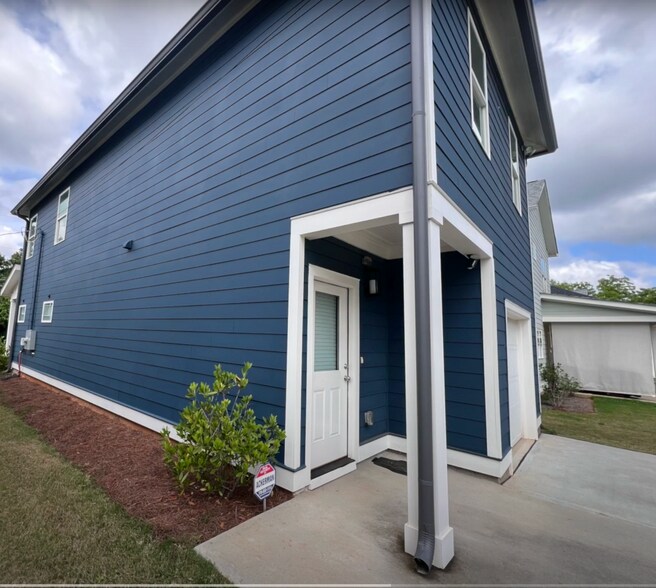 Building Photo - 295 Northside Dr
