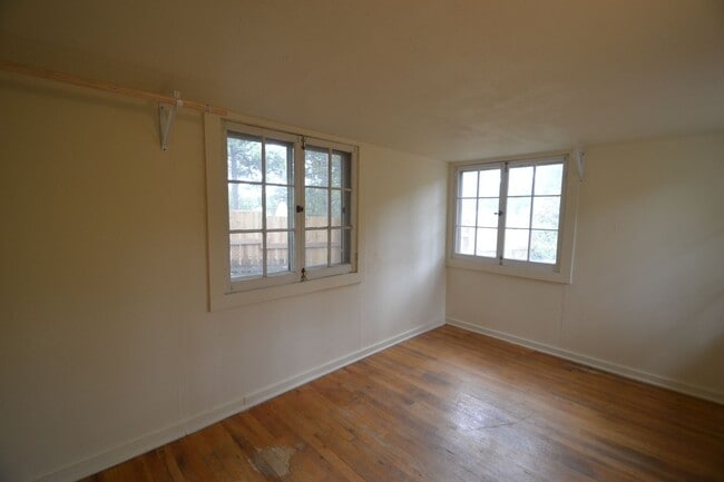 Building Photo - Cheyenne Canyon Ranch Style Home!