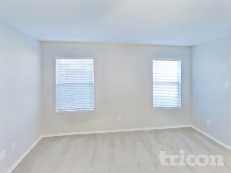 Building Photo - 439 Eisenhower Ln