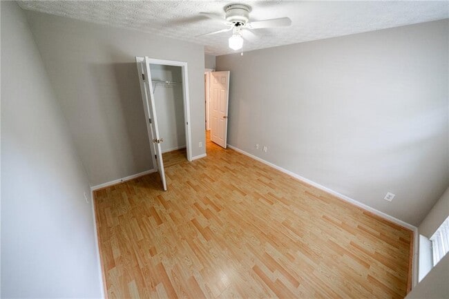 Building Photo - 3820 Oak Park Dr