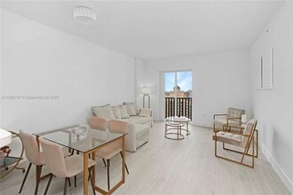 Building Photo - 10 Aragon Ave