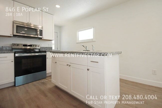 Building Photo - 846 E Poplar St