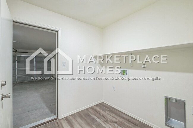 Building Photo - 3747 Greg Ave SW