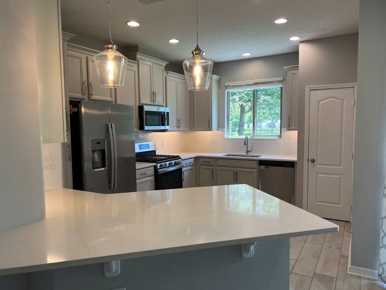 Building Photo - 321 Evertree Loop
