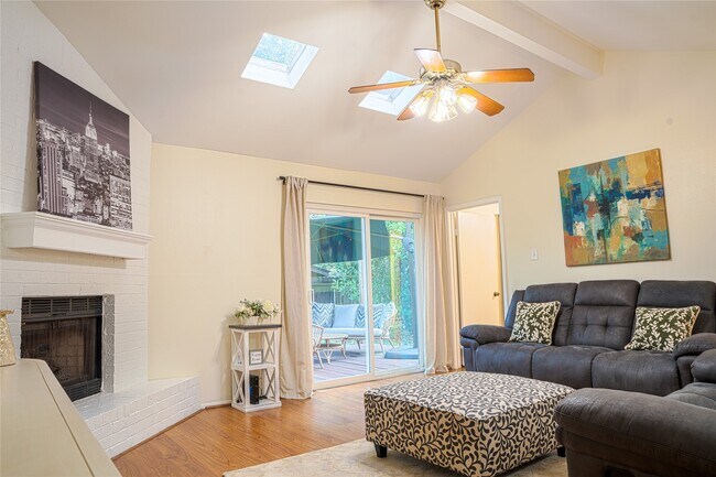 Building Photo - 36 S High Oaks Cir