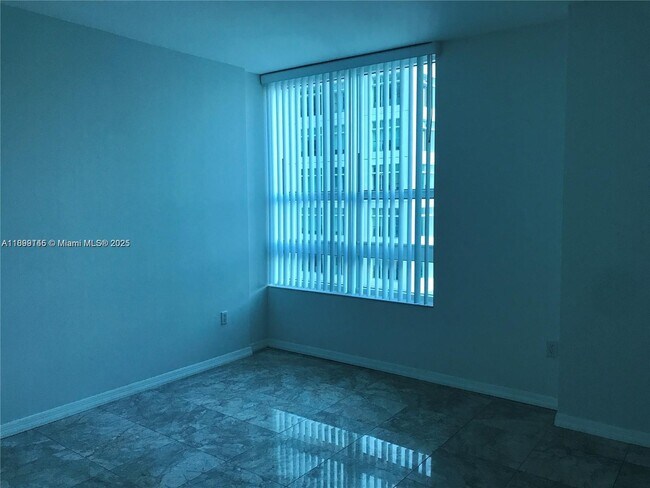 Building Photo - 950 Brickell Bay Dr