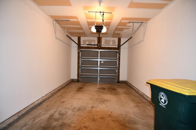 Building Photo - 2379 Sunset Bluff Dr