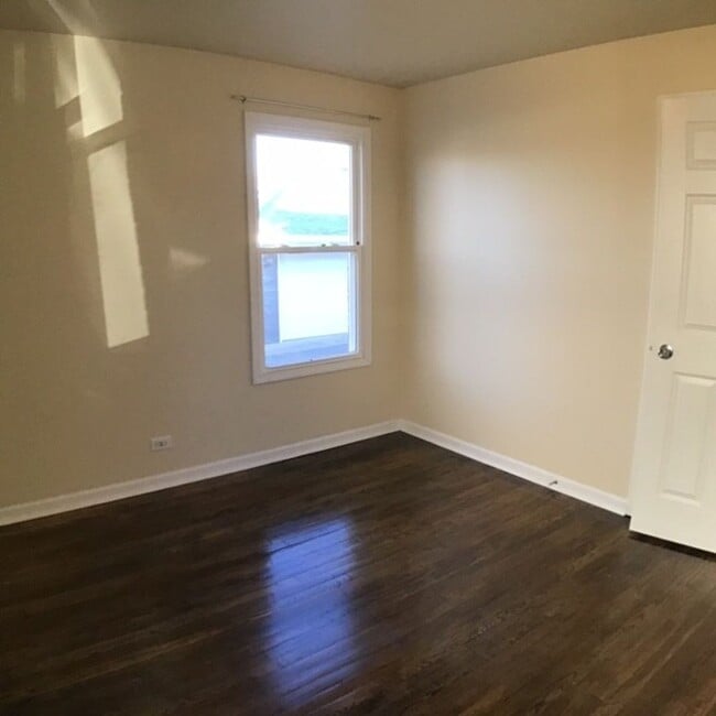 Building Photo - Beautiful 4 bedroom house in great Dolton ...