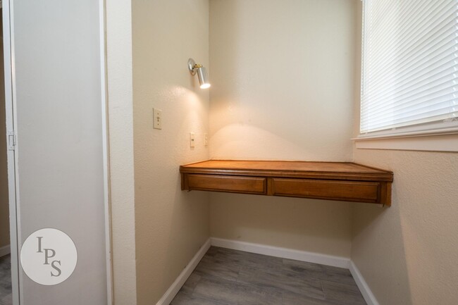 Building Photo - Fresno North West Fig Garden Loop Home, 3B...