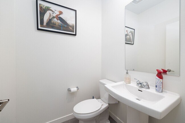 Building Photo - 5355 Seacliff Pl