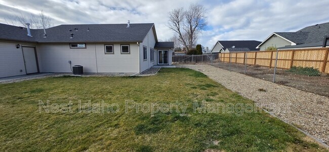 Building Photo - 11756 W Bronte St